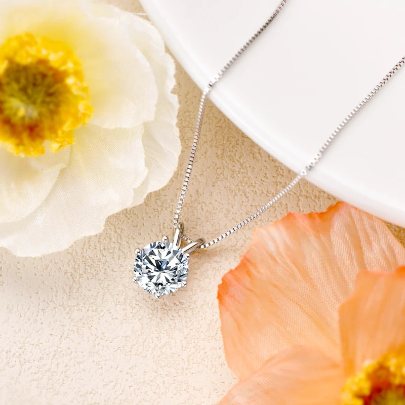 6 claw Moissanite pendant