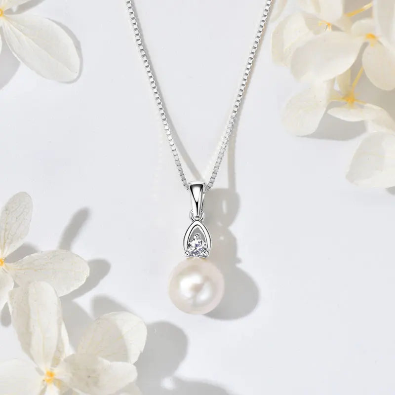 Luna Pearl Choker