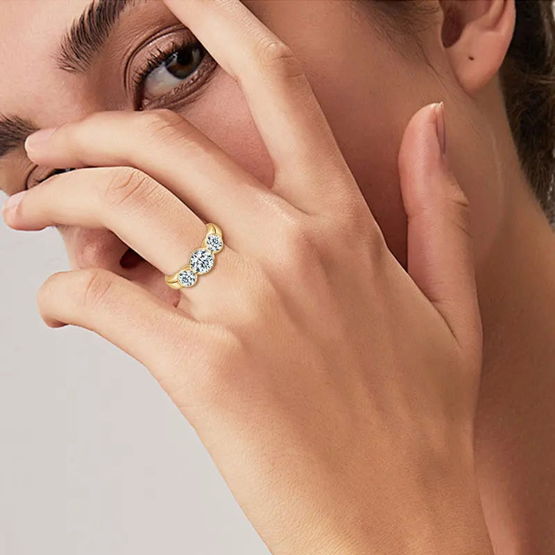 925 Silver Clad 6.5mm 1.0ct 5mm 0.5ct Round Moissanite Three Stone Engagement Ring Women Wedding Band for Women