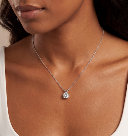 6 claw Moissanite pendant